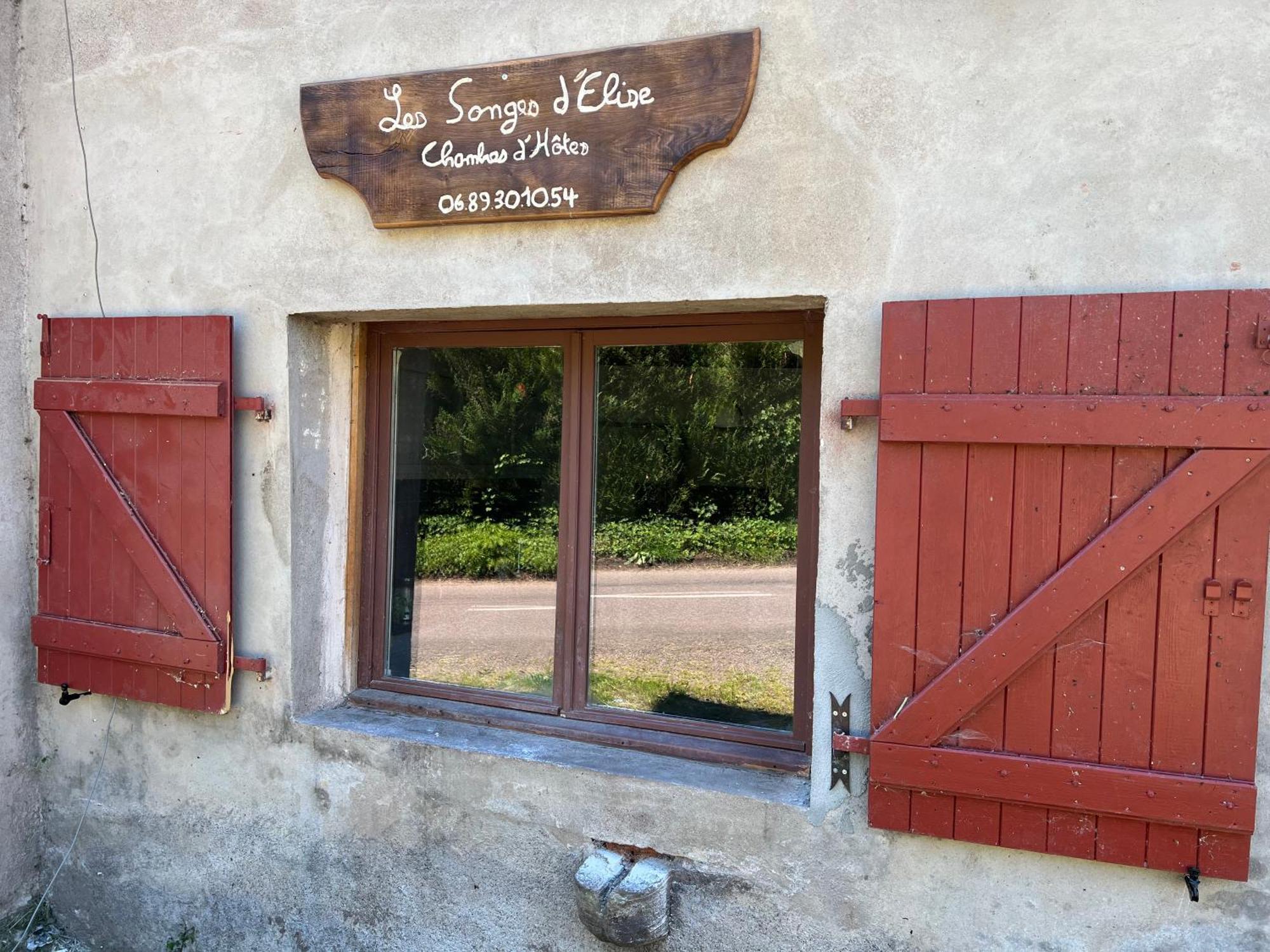 Aux Songes D'Elise Apartment Belmont  Luaran gambar